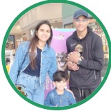 Família Miller com o cão adotado